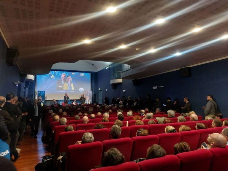 Elezioni europee, Carlo Calenda a Genova per la campagna elettorale di Cristina Lodi