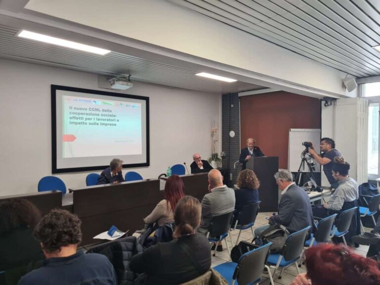 Rinnovo del contratto della cooperazione sociale, l’appello di sindacati e associazioni: «Senza adeguamento il sistema salta»