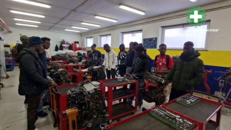 Corso per meccatronici ai migranti ospiti nelle strutture della Croce Bianca Genovese