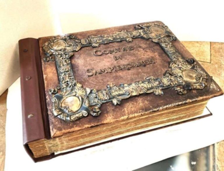 Biblioteca Gallino, restaurati 14 album fotografici storici di Sampierdarena