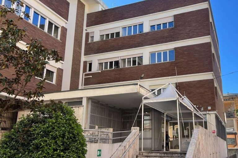 Asl 3, temporaneo trasferimento ambulatorio mal di denti Fiumara a Bolzaneto