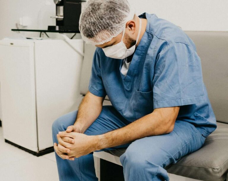 Mortalità ospedaliera, uno studio Unige evidenzia la correlazione con il carico di lavoro e voglia di lasciarlo degli infermieri