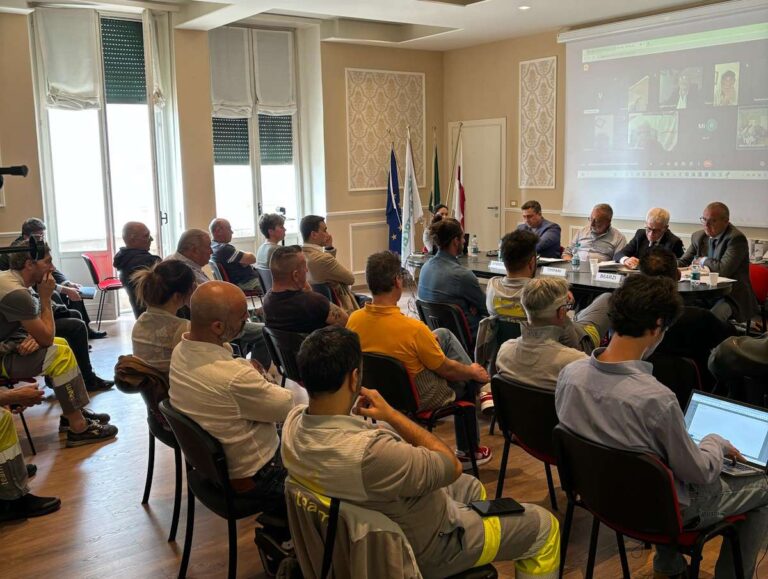 Benzinai, assemblea a Genova. Le associazioni: “Contratti di appalto e presidio nuove forme di sfruttamento”