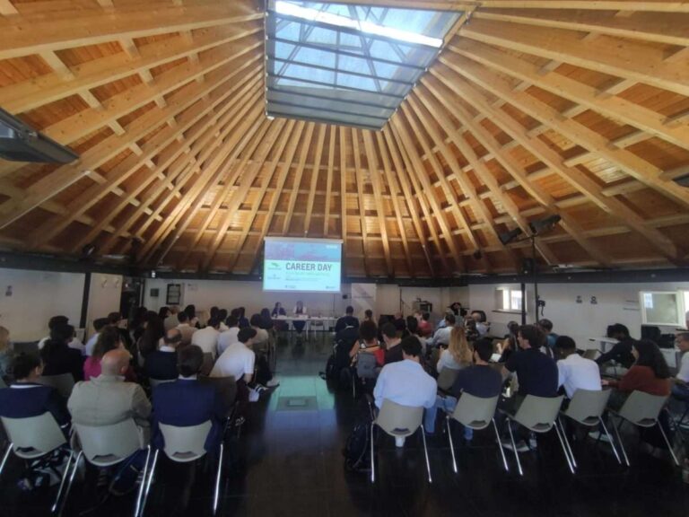Blue Economy Career Day, prima giornata di colloqui con le aziende dei superyacht: 140 iscritti