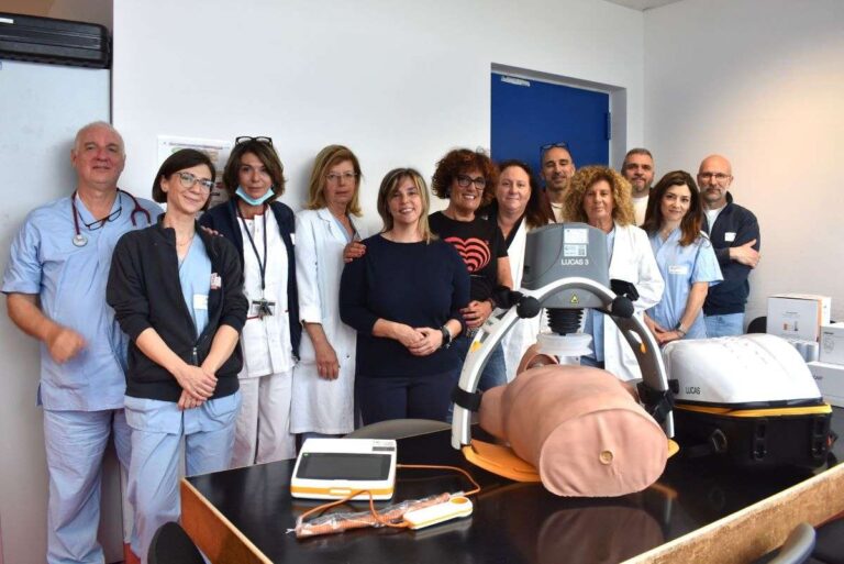 Ospedale San Martino, donato un compressore automatico e uno spirometro