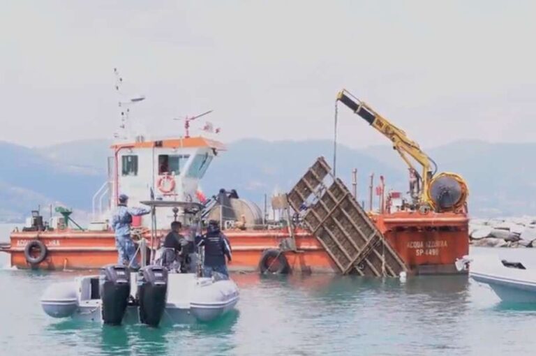 Golfo della Spezia, recuperate 1,5 tonnellate di rifiuti dai fondali marini