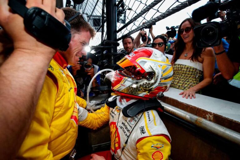 Racing Force, storica vittoria per Omp e Bell Racing alla 500 Miglia di Indianapolis