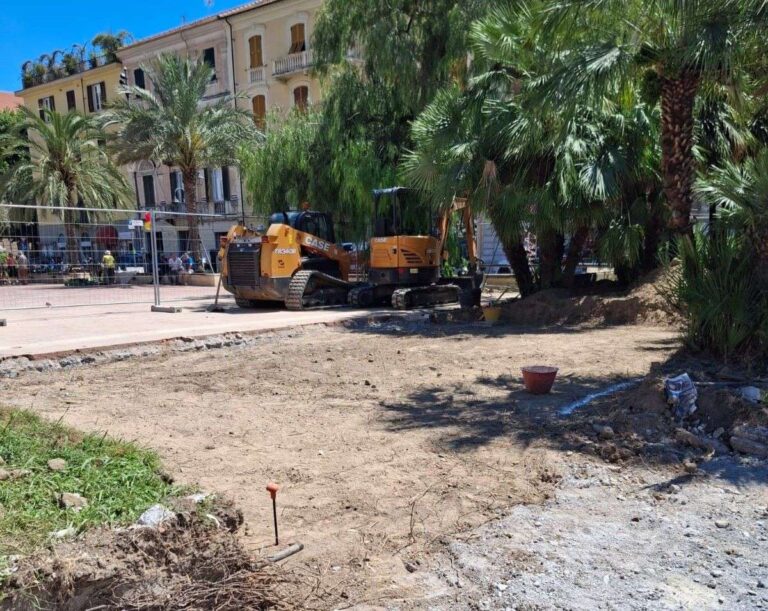 Albenga, in corso il primo lotto del restyling di piazza del Popolo