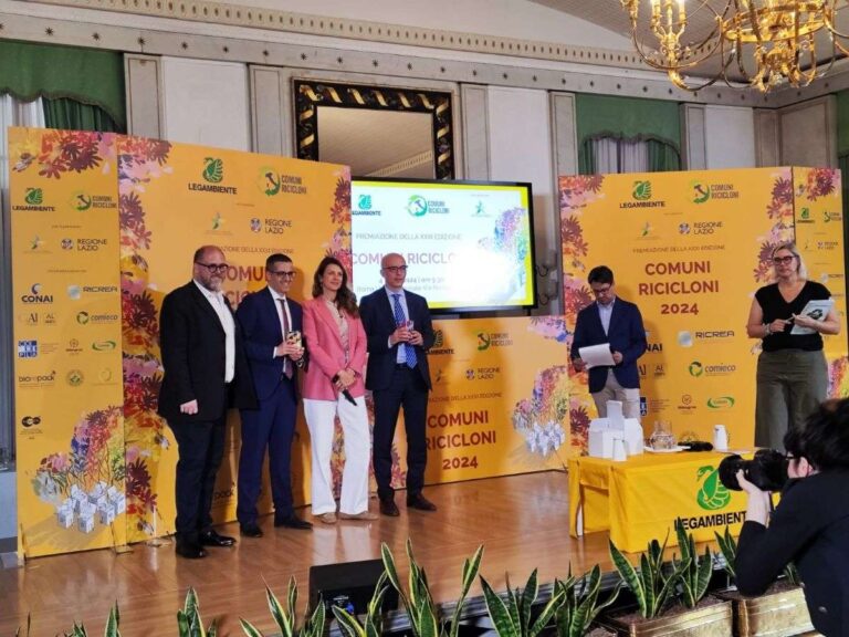 Riciclo, Genova e Amiu premiate per le campagne su raccolta vetro e olio esausto