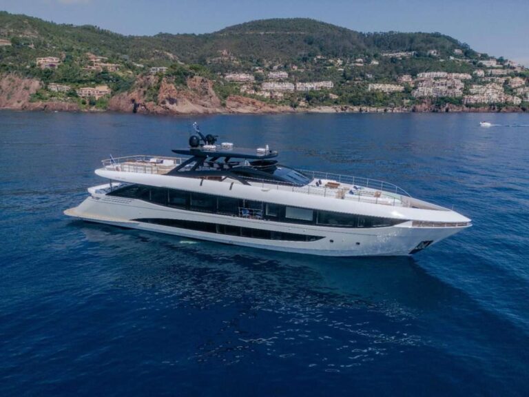 Permare: Amer 120.15 premiato come “Miglior Semi- custom Yacht” al World Yacht Trophy 2024