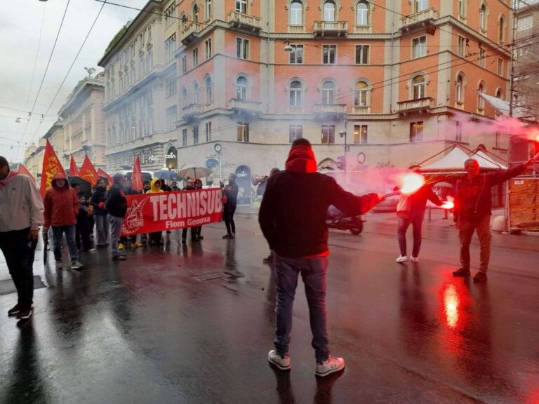 Technisub, lavoratori in piazza nel terzo giorno di sciopero contro la chiusura