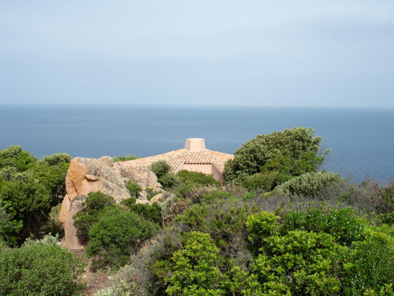 “Alberto Ponis, costruire nella natura”: a Villa Croce la mostra dell’architetto genovese