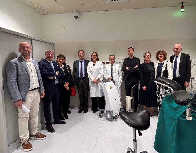Fondazione Carispezia dona all’Asl 5 un apparecchio per la brachiterapia