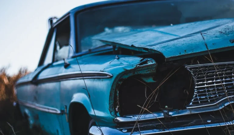 Veicoli fuori uso e relitti, i numeri del Comune di Genova: aumentano le pratiche