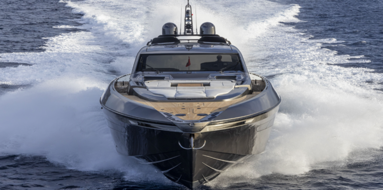 Otam 90 GTS “Sexy Me” ha fatto il suo debutto mondiale ufficiale all’ultimo Cannes Yachting Festival