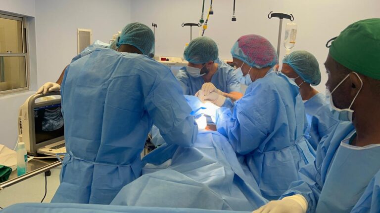 Eseguita la prima biopsia renale pediatrica in Angola grazie alla formazione svolta al Gaslini