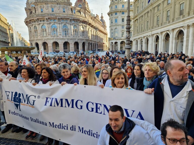 Medici di medicina generale in piazza: «Chiediamo alla Regione di rispettare gli accordi firmati»