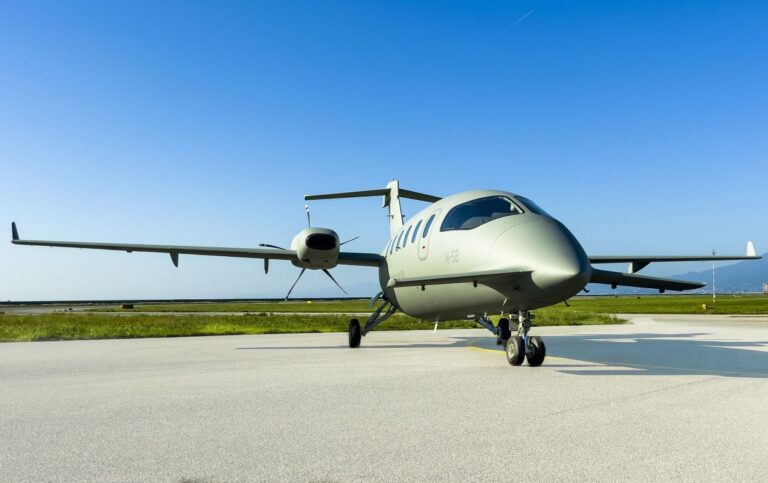 Piaggio Aerospace: consegnati alle Forze Armate tre nuovi P.180 Avanti “Evo+”