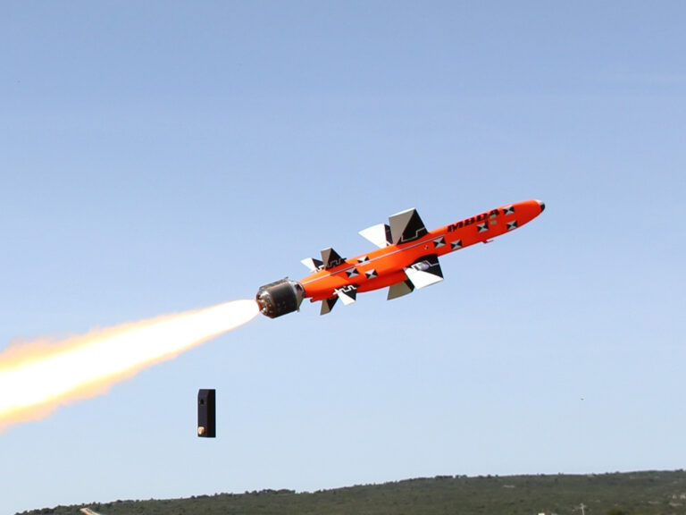 Mbda: successo per il primo lancio del nuovo sistema missilistico Teseo MK2/E Evolved