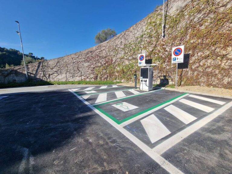 A10 Savona-Ventimiglia: attivate due nuove colonnine di ricarica dei veicoli elettrici