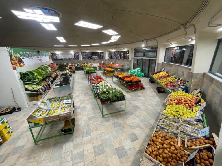 Il mercato coperto di via Isonzo riapre dopo due anni