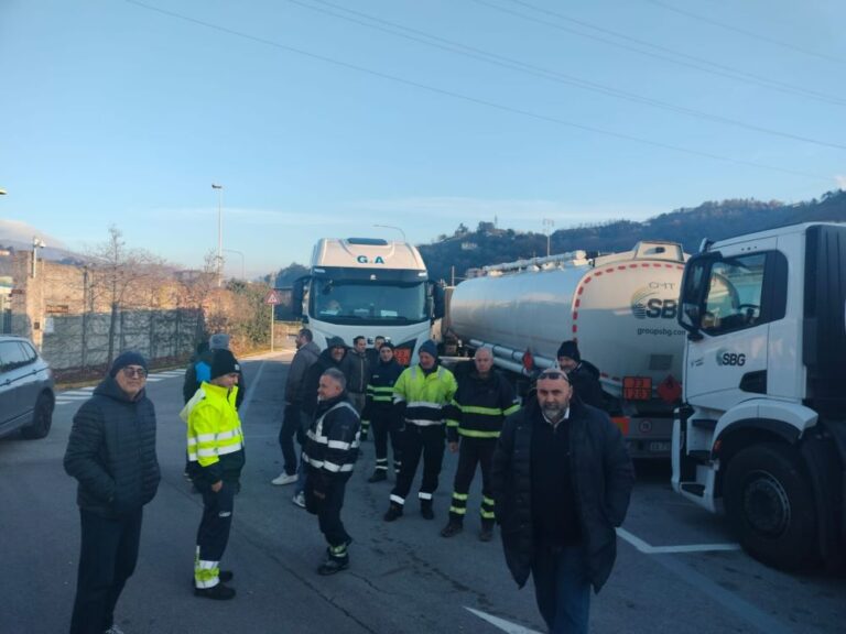 Sciopero dei dipendenti G&A di Bolzaneto in solidarietà a familiari e colleghi delle vittime di Calenzano