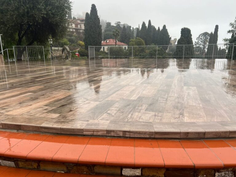 Alassio, quasi conclusi i lavori al palco dell’Auditorium di Parco San Rocco