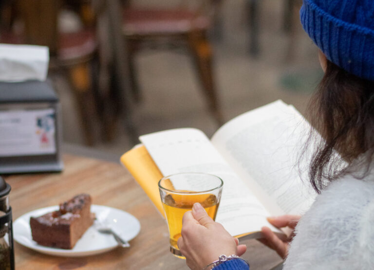 Al Mog sbarca il silent reading party “Dis-Connessione”, a gennaio anche focus su cucina, origami e medicina cinese