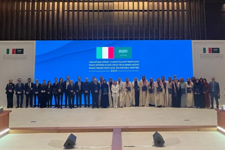Leonardo e Fincantieri siglano una serie di accordi di collaborazione con l’Arabia Saudita