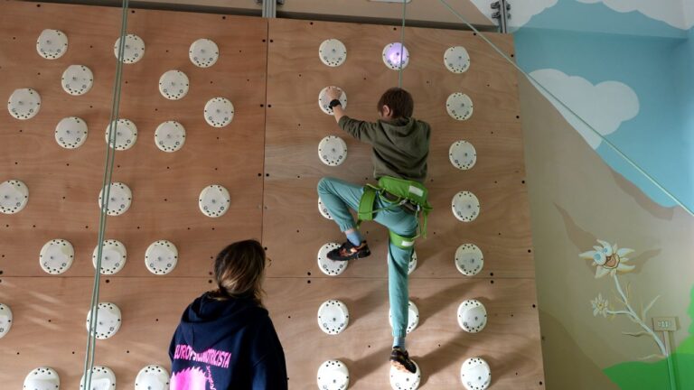 Da Iit e Gaslini la prima parete d’arrampicata multisensoriale per la riabilitazione dei bambini