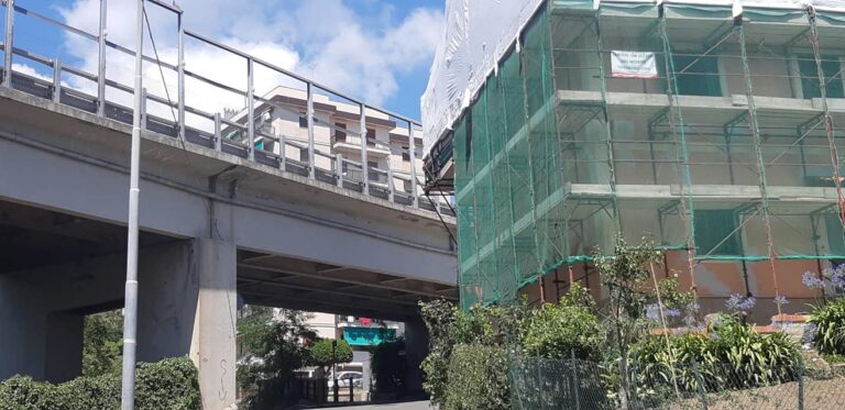 Barriere anti-rumore tolte e mai più rimesse, il Comune di Genova ha chiesto 23,5 milioni ad Autostrade