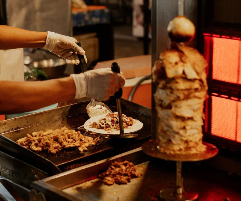 Commercio, il Comune di Genova estende l’ordinanza “anti-kebab” a tutti i quartieri di pregio in città