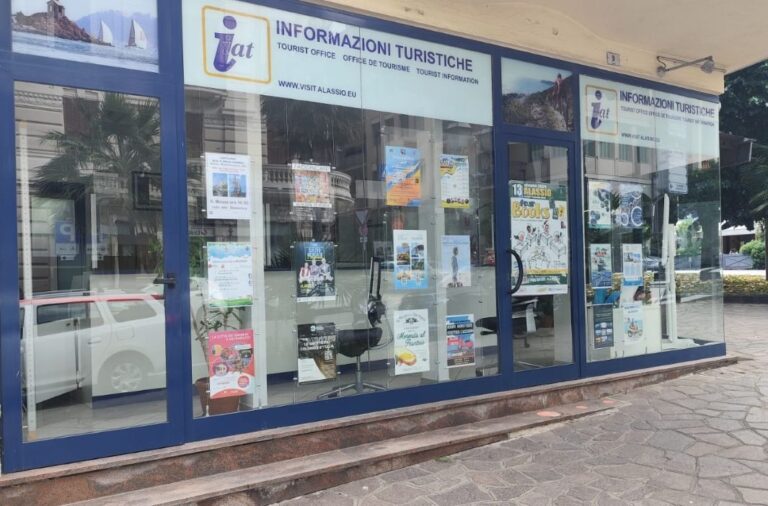 Alassio: concorso per un posto da giardiniere e per tre impiegati dell’ufficio turistico