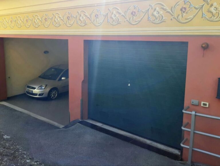 Tecnocasa, a Genova nel 2024 prezzi di box e posti auto invariati