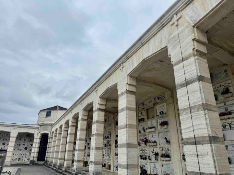 Cimitero monumentale di Chiavari, proseguono gli interventi di impermeabilizzazione del porticato sud