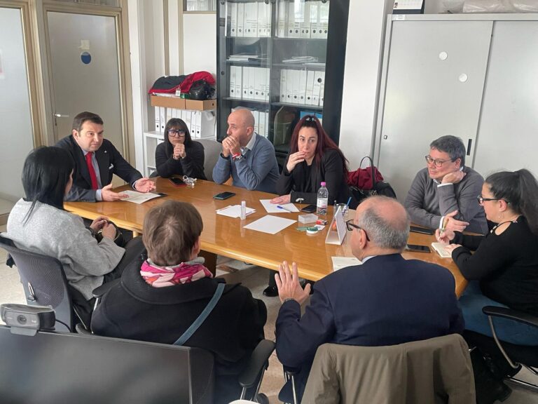 Lavoratori mense scolastiche a Genova, sindacati denunciano ferie smaltite senza regole e sospensione non retribuita