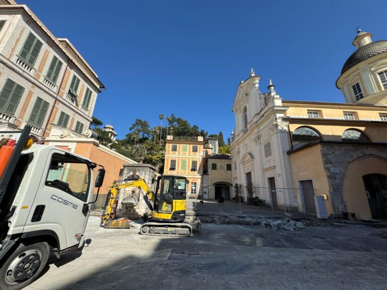 Chiavari, rimossa la cancellata che separava piazzale San Francesco con il centro