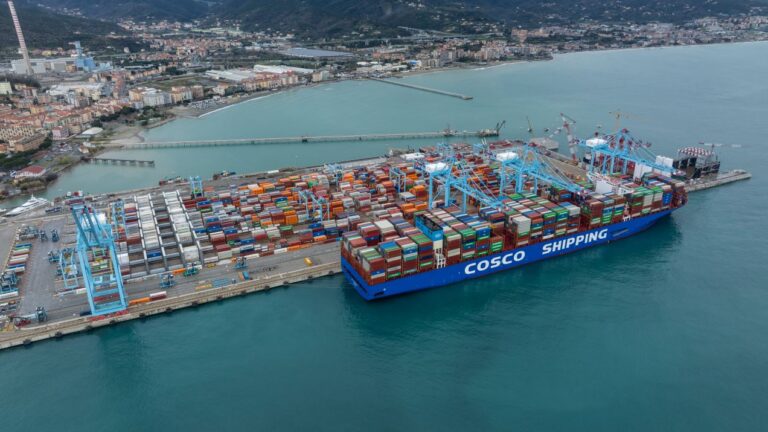 Nuovo record al Container Terminal di Vado Ligure: in banchina M/V Cosco Shipping Nebula