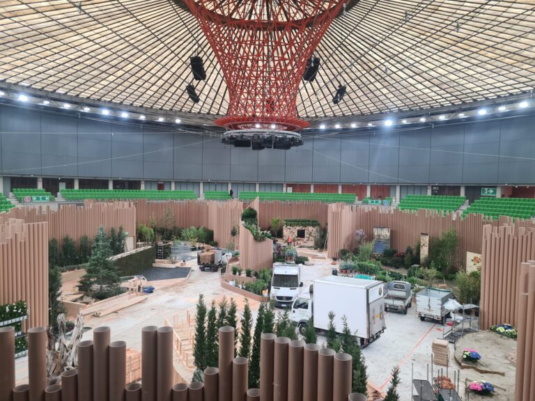 Euroflora, in corso l’allestimento: 500 giardinieri al lavoro sugli 80 mila mq di superficie