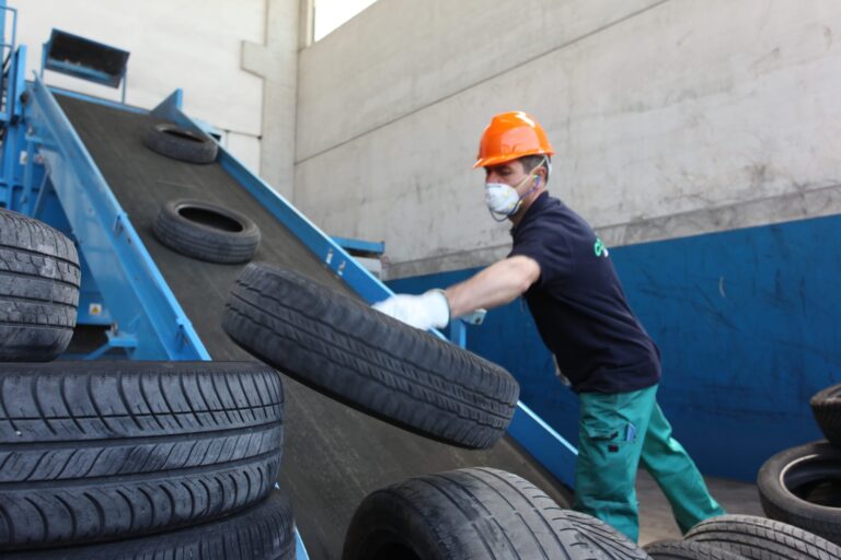 Pneumatici fuori uso, in Liguria raccolte e riciclate 4.875 tonnellate pari a 536 mila gomme d’auto