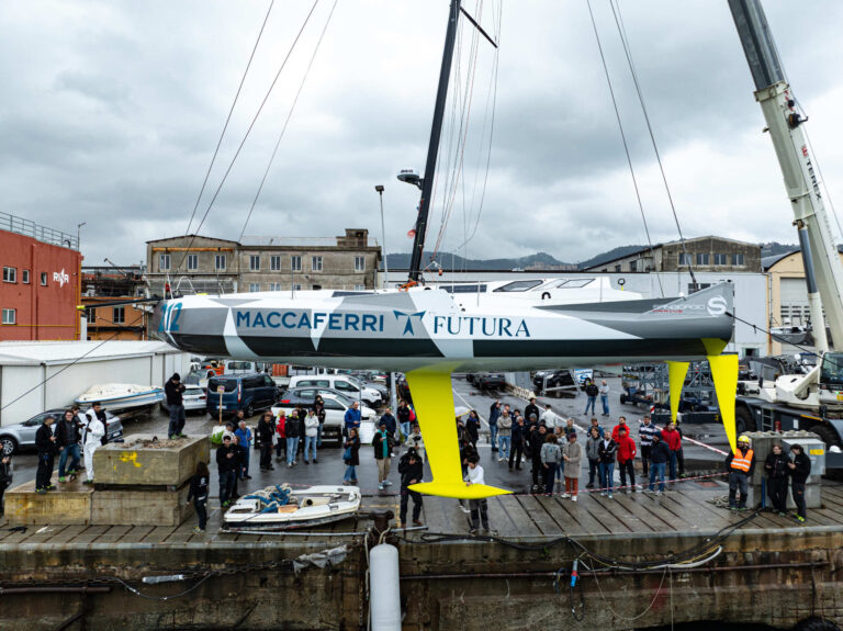 Varato a Calata Gadda Maccaferri Futura, monoscafo tecnologico per le regate oceaniche
