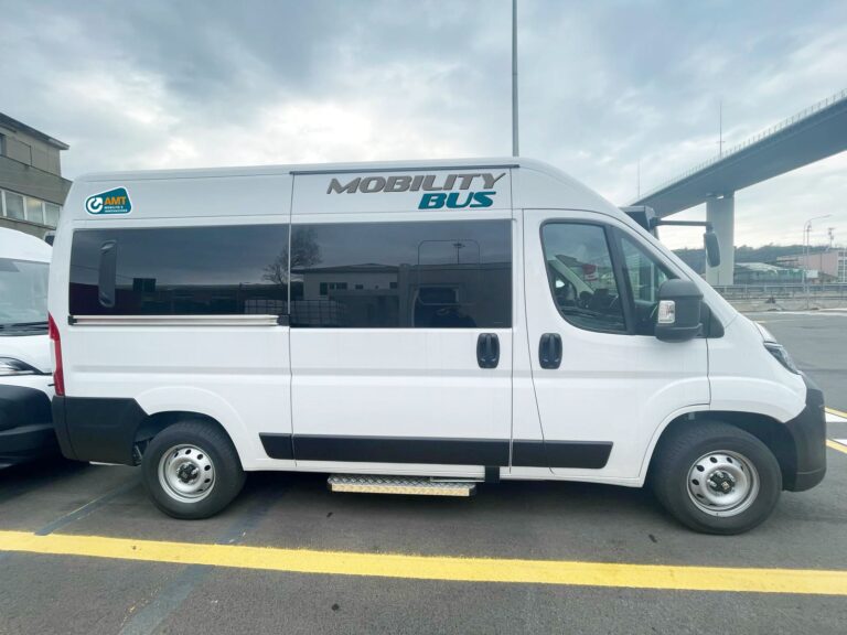 Mobility Bus Amt: a Genova operativi due nuovi mezzi per il trasporto di persone con disabilità