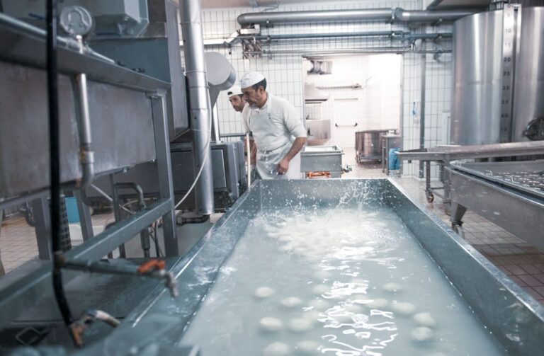 Val di Vara, il Caseificio Esposito inaugura i rinnovati locali di produzione e il nuovo punto vendita