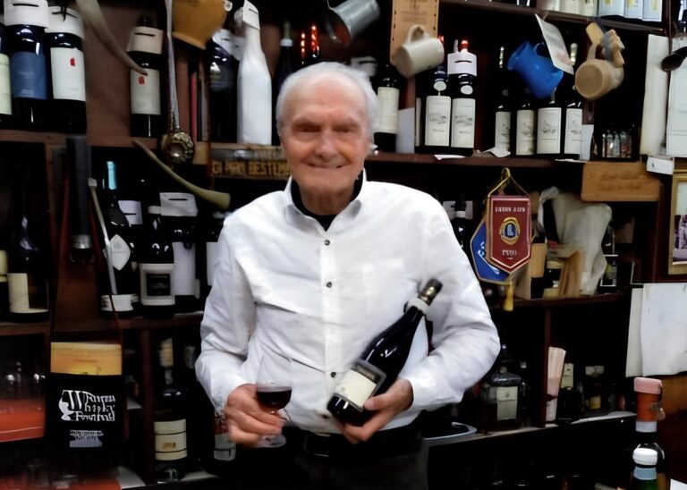 Botteghe storiche: Mino Ricci, il “vinaio in Pegli”, compie 90 anni e brinda con la cittadinanza