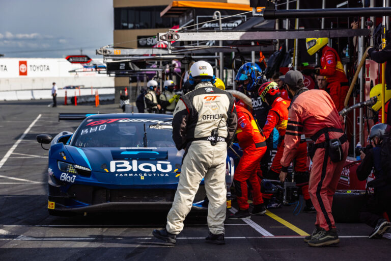 Bell Racing Helmets e Omp (Racing Force) diventano partner ufficiali e safety providers di Sro America