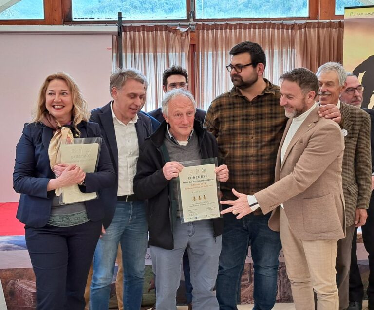 Mieli dei Parchi della Liguria: 66 premiati nell’edizione 2024, 5 conquistano le tre api d’oro