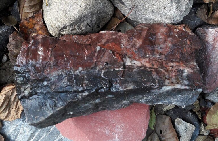 Attività estrattive, riaperta la cava di marmo rosso di Cassana