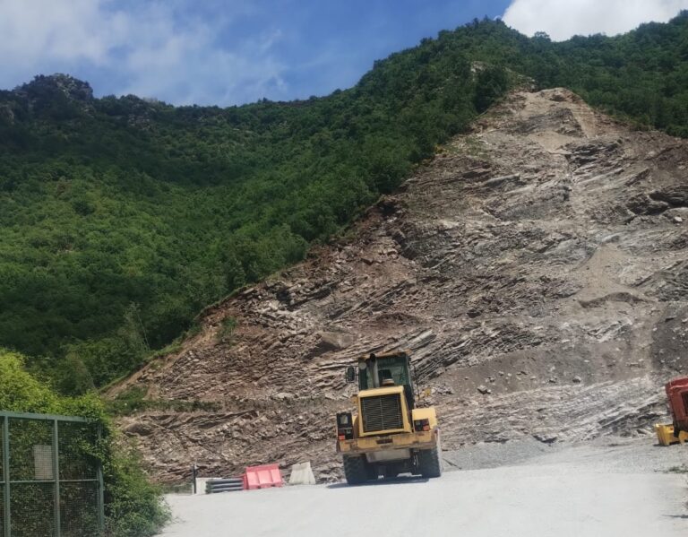 Frana sulla Sp 26 a Ne, tempistiche ancora da definire per la riapertura