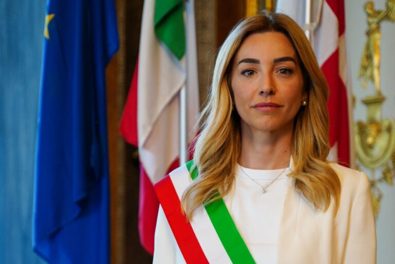 Salis, primo giorno di lavoro a Tursi: «Al lavoro subito sul decentramento e i Municipi»