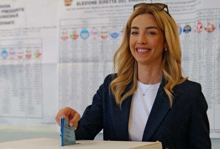 Elezioni comunali Genova, seconda proiezione conferma Salis al primo turno